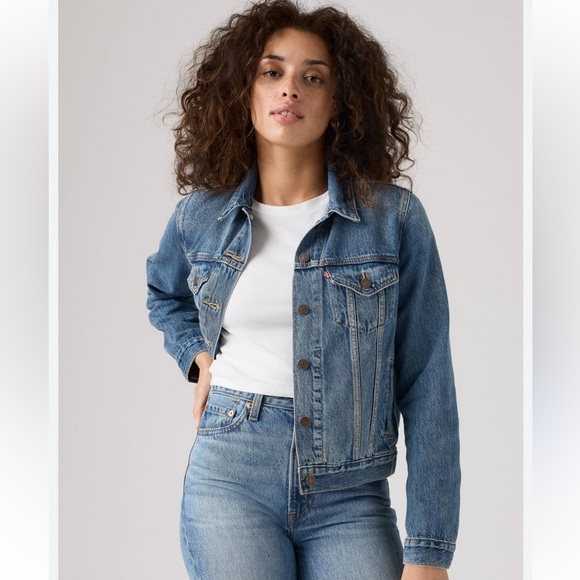 Levi's Jackets & Blazers - Levis womens Original Trucker Medium
Wash denim Jean jacket sz M preloved